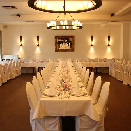 Schwarzer Adler 뫼르스