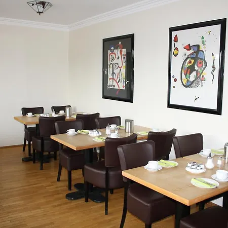 Schwarzer Adler 호텔 3*