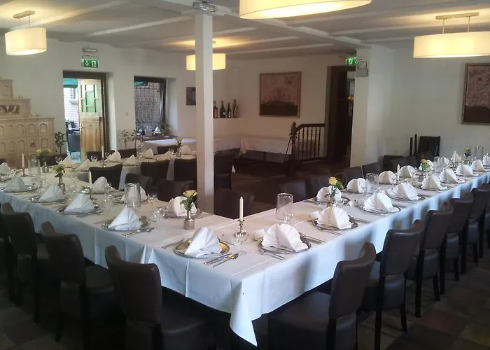 Schwarzer Adler מלון מוארס