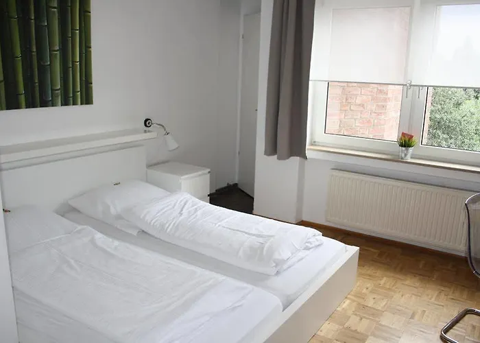 Schwarzer Adler 3* מוארס