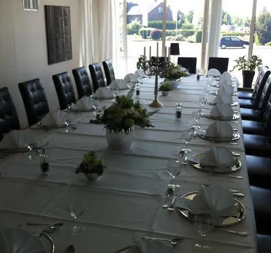 Schwarzer Adler Отель