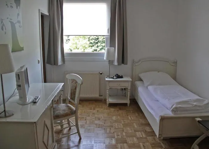 Schwarzer Adler Отель