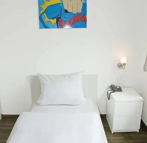 מלון Schwarzer Adler 3*